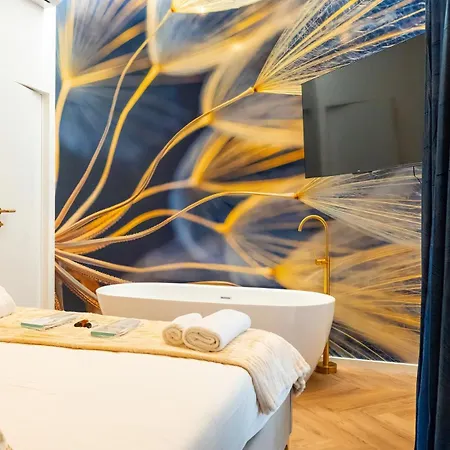 Apartment 3 Suites, Freestanding Tub, Xl Luxury